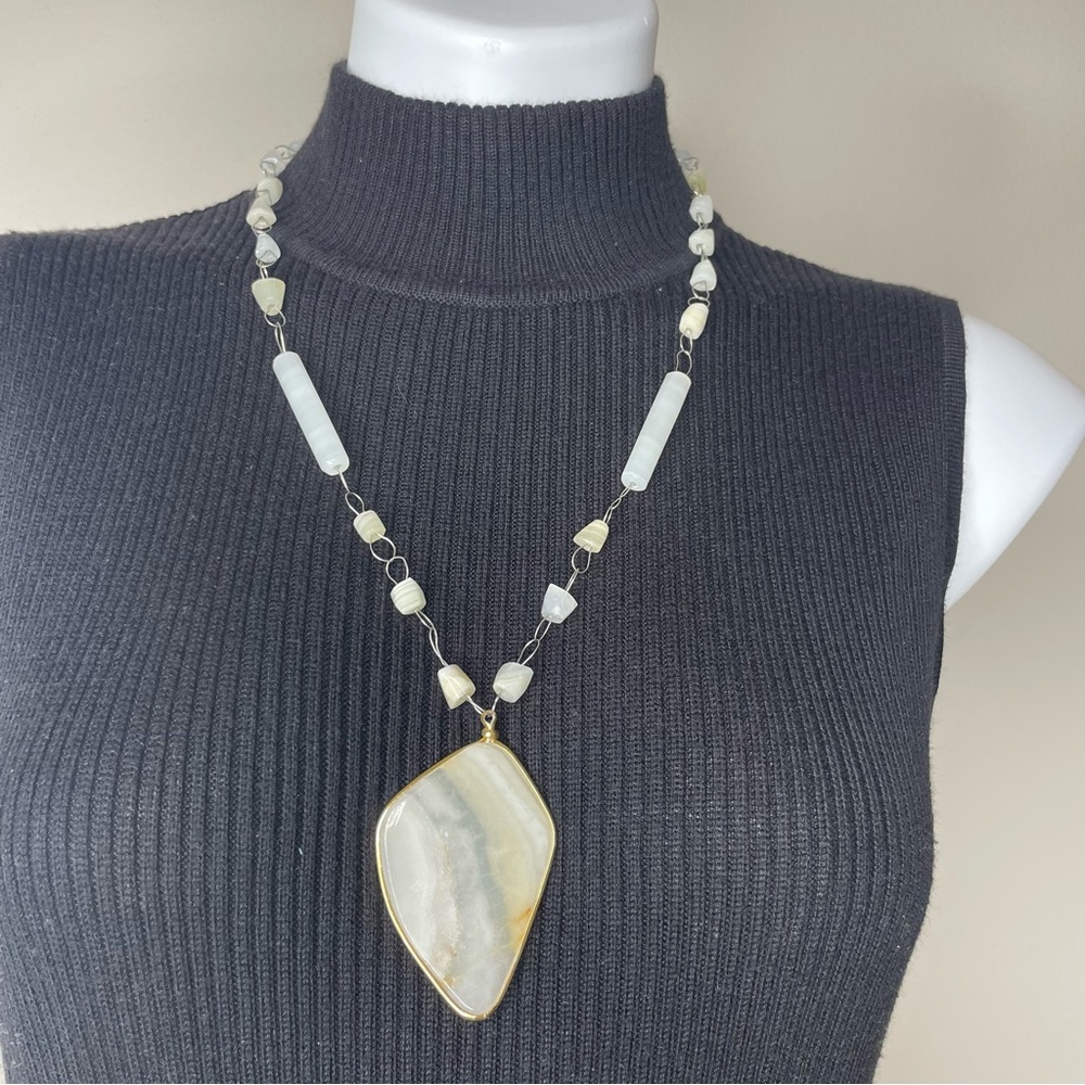 Vintage 70s White Onyx Aztec Pendant Necklace - Picture 3 of 7